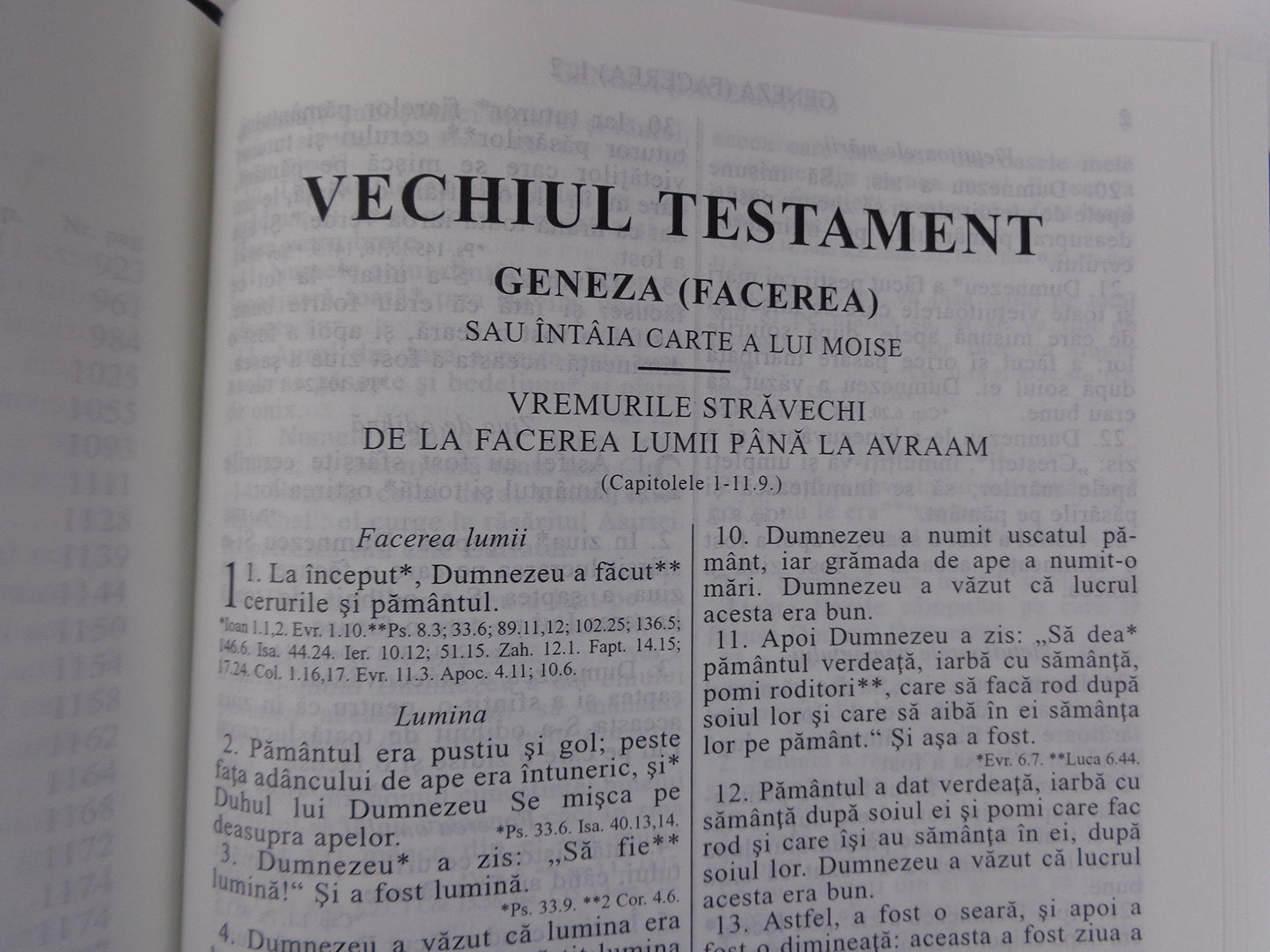 Black Vinyl Bound Romanian Bible / Biblia sau Sfanta Scriptura Cu Trimiteri / Cuvinte Domnului in Rosu Words of Christ in Red / Traducerea Dumitru Cornilescu revizuita ortografic 052 Series 2015 Print