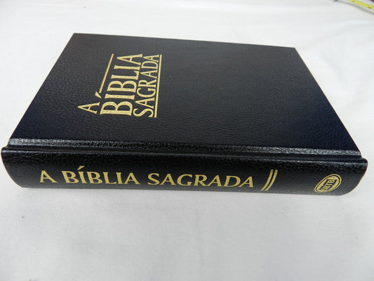 A Biblia Sagrada: O Velho E O Novo Testamento / Black Hardback Portuguese Holy Bible: Old and New Testament Revised Edition / Small 7×5 inch Bible 2014 Print