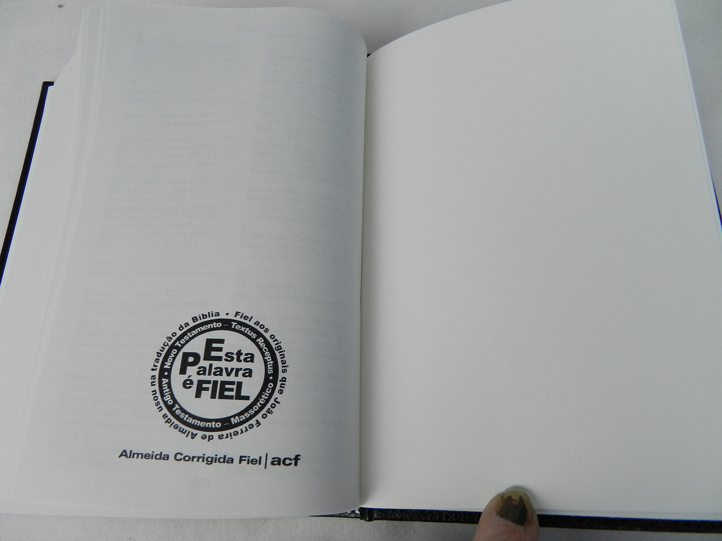 A Biblia Sagrada: O Velho E O Novo Testamento / Black Hardback Portuguese Holy Bible: Old and New Testament Revised Edition / Small 7×5 inch Bible 2014 Print